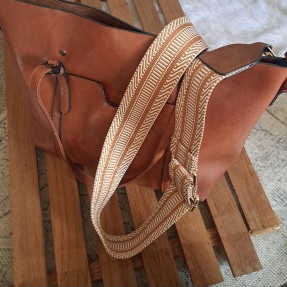 NEW Vegan Leather Tote with Cool Guitar strap - Picture 7 of 16